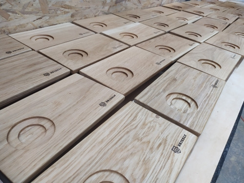 Egyedi tölgyfa kíváló tálca 15 x 25 cm méretben