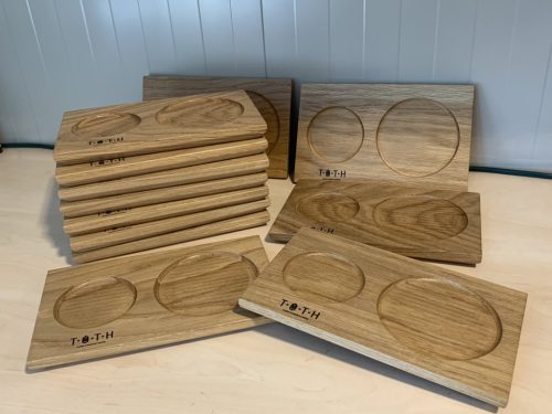 Egyedi tölgyfa kíváló tálca 15 x 25 cm méretben